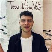 Diplomato in Amministrazione,Finanza e Marketing con articolazione in Relazioni Internazionali. Prossimo alla Laurea in Economia e Amministrazione delle Aziende. Offro lezioni di Italiano,Storia,Geografia,Economia, Diritto,Relazioni Internazionali,Inglese